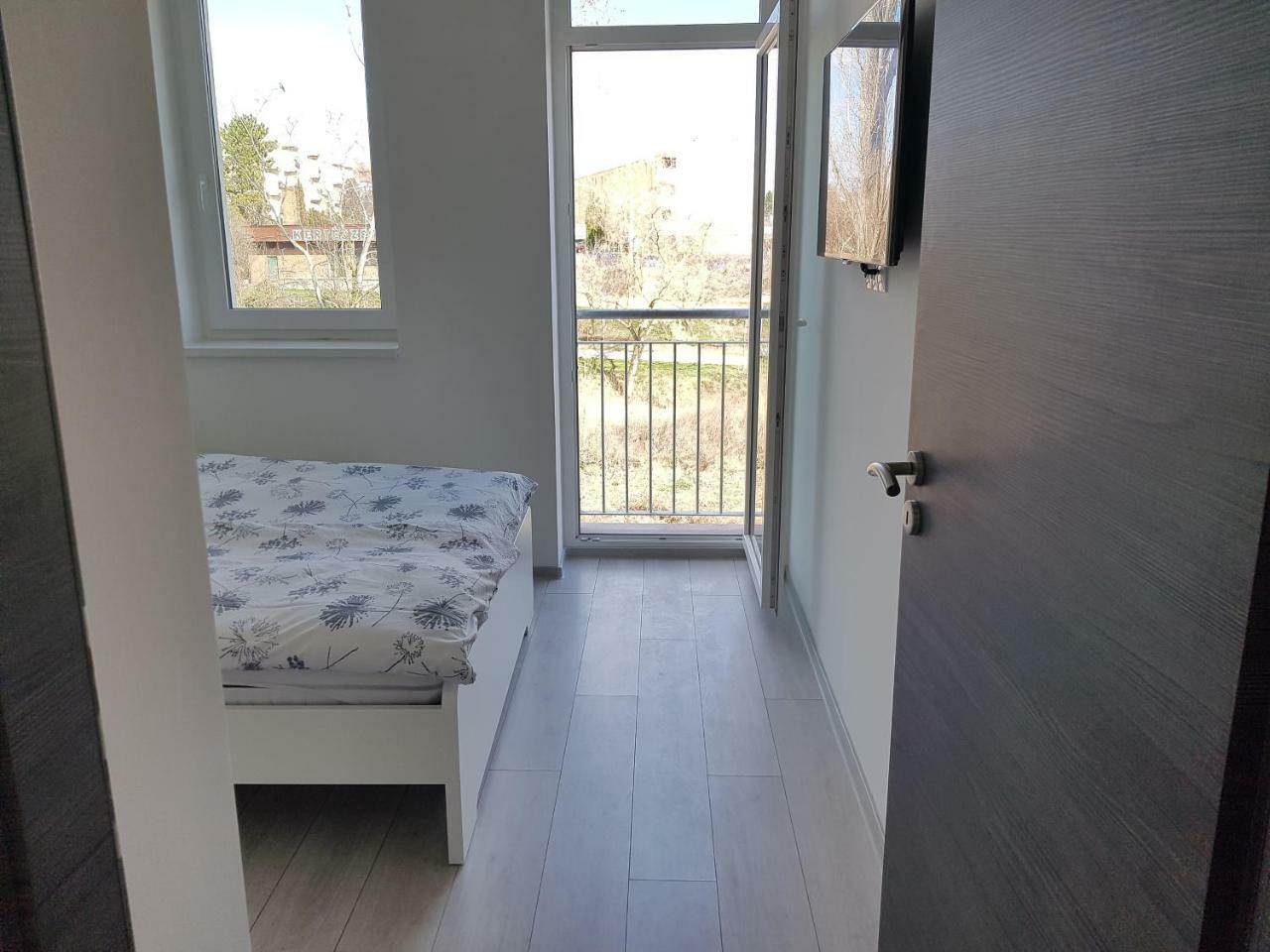Lakefive Apartments Balatonfuered Esterno foto