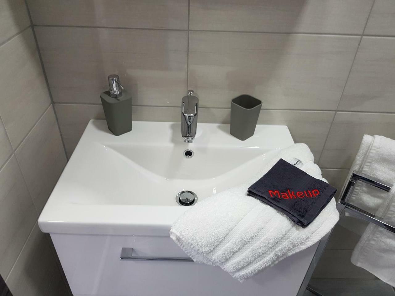 Lakefive Apartments Balatonfuered Esterno foto