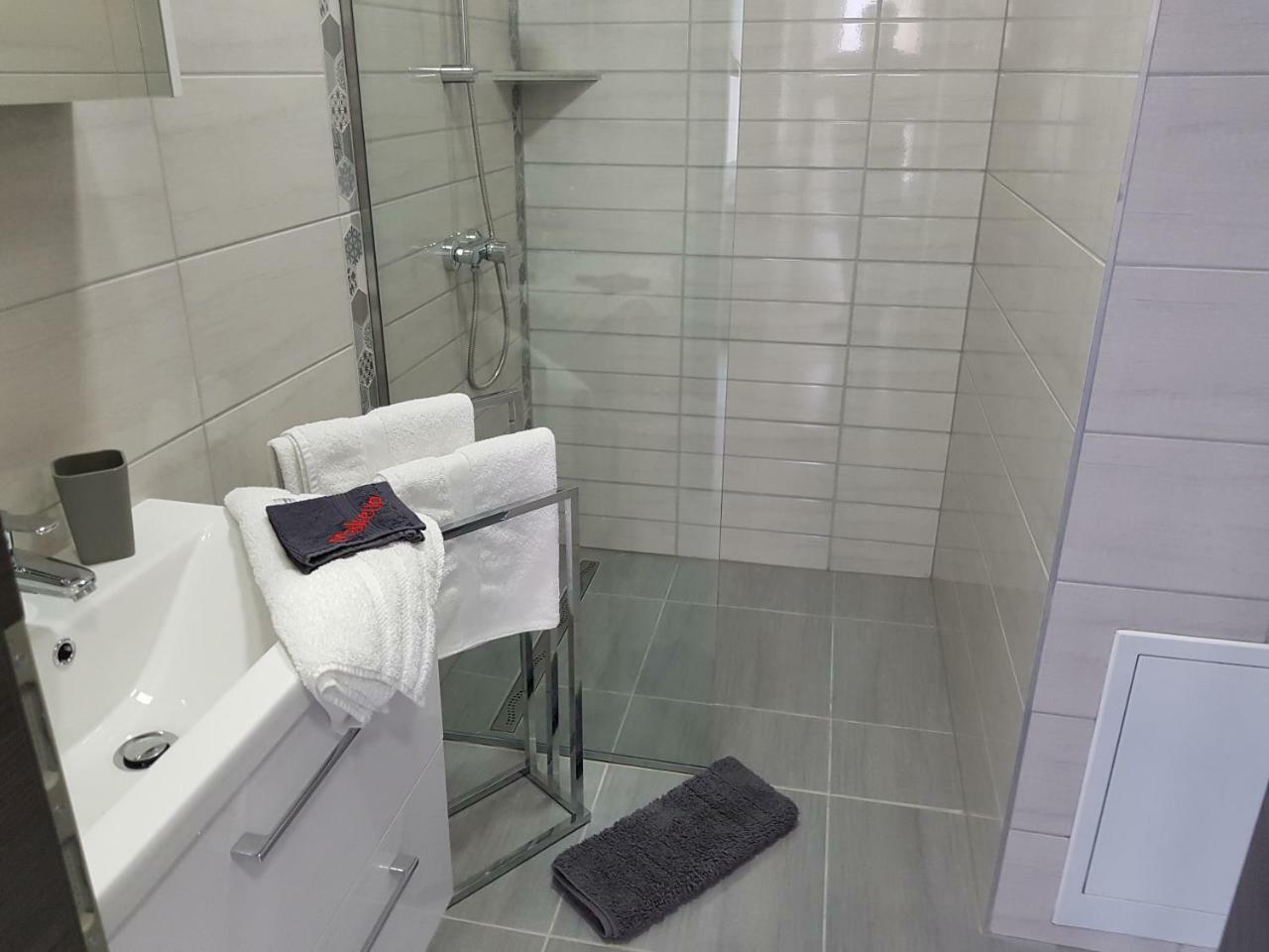 Lakefive Apartments Balatonfuered Esterno foto